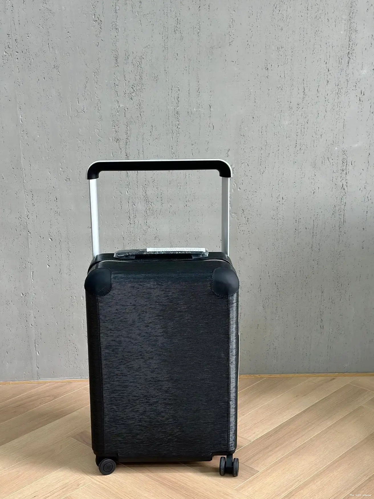 55 SUITCASE MONOGRAM EMBOSSED HORIZON CUSTOM 37L CABIN 0517